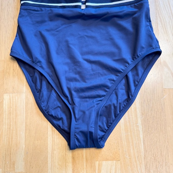 NWT LA BLANCA Capri Stripe Plunge One Piece Size 8 - Picture 5 of 12